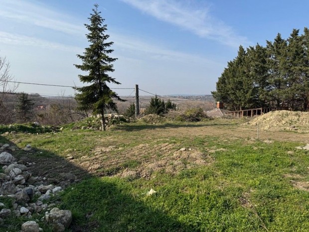 Elad� �p�t�si telek Telki