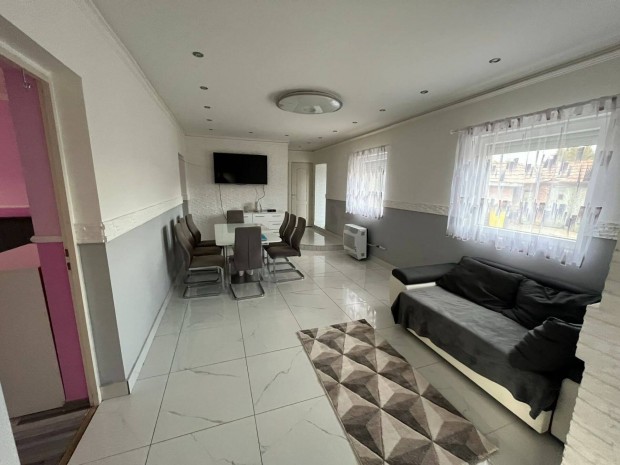 Elad� Ercsiben egy 75 nm-es 3 szob�s, f�ldszintes, Fel�j�tott h�z