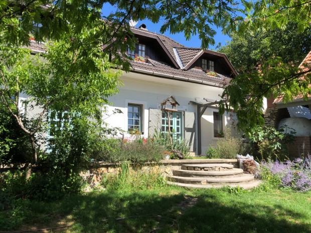 Elad� Erdei Csal�di Birtok P�csely Hegyoldal�ban