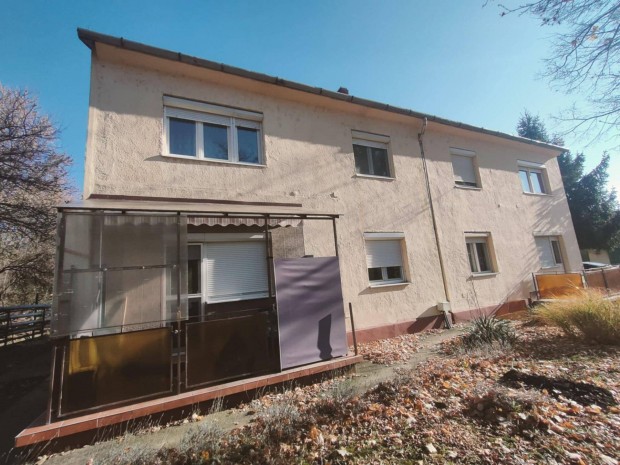 Elad� Er�m�i Lak�telepen lak�s