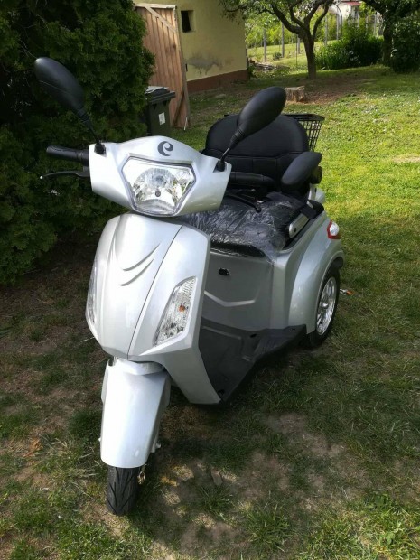 Elad� Etalon moped