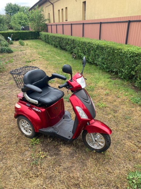 Elado Etalon moped