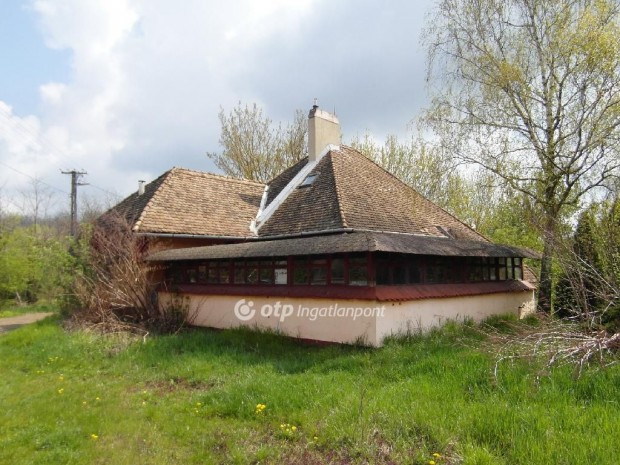 Elad� �tterem, Gyula