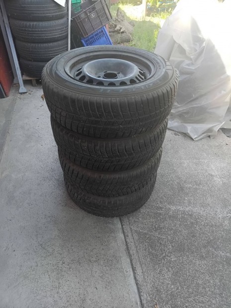 Eladó Falken 195/65 r15 téligumi opel lemezfelni 5x110