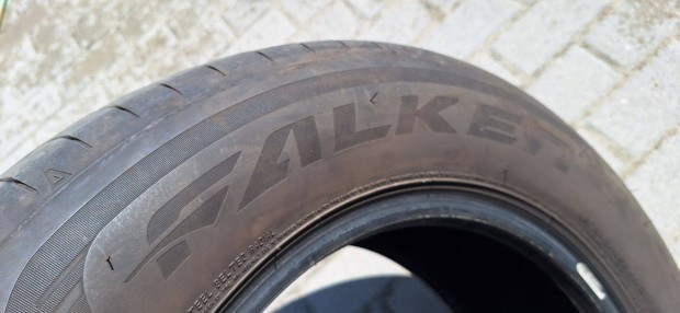 Eladó Falken Azenis FK520 235/60 R17 102W nyári gumi