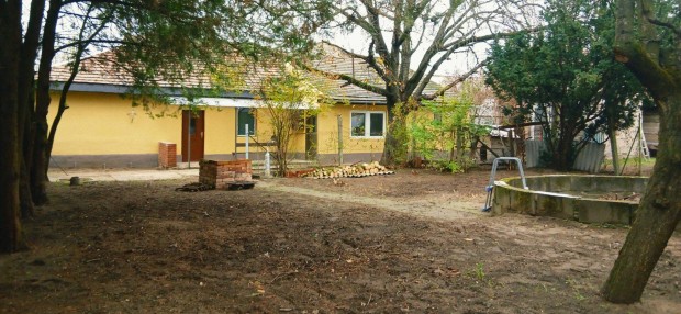 Elad� Fel�j�tott Csal�di H�z Budapest, Csepel-H�ros