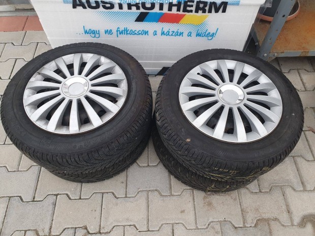 Eladó Fiat 500 téligumi szett