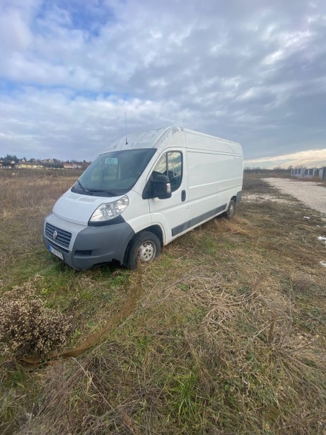 Elad� Fiat Ducato -alkatr�sznek/ egyben