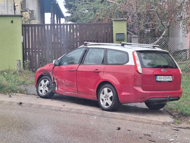 Elado Ford Focus 1.6 Alkatrsznek