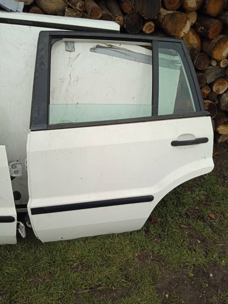 Elad� Ford Fusion bal h�ts� ajt� kompletten.