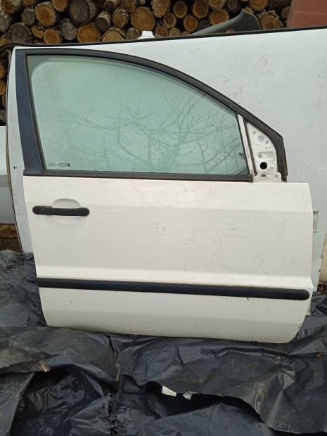 Elad� Ford Fusion jobb els� ajt� kompletten.