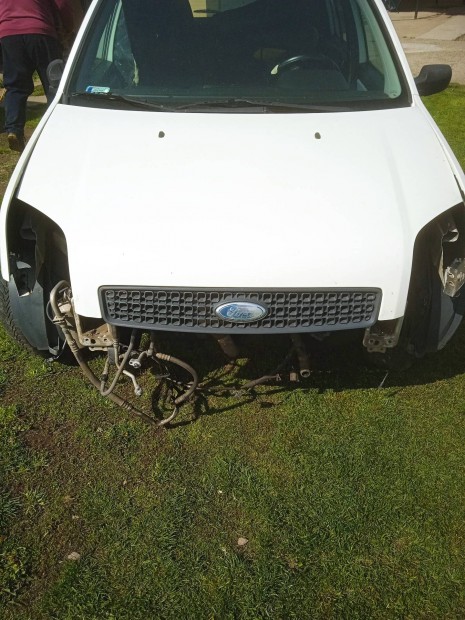 Eladó Ford Fusion motorháztető hütörácsal együtt.