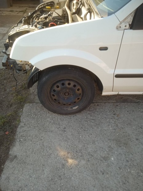 Eladó Ford Fusion sárvédők.