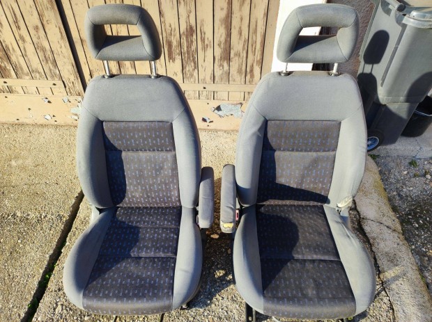 Eladó Ford Galaxy első ülések