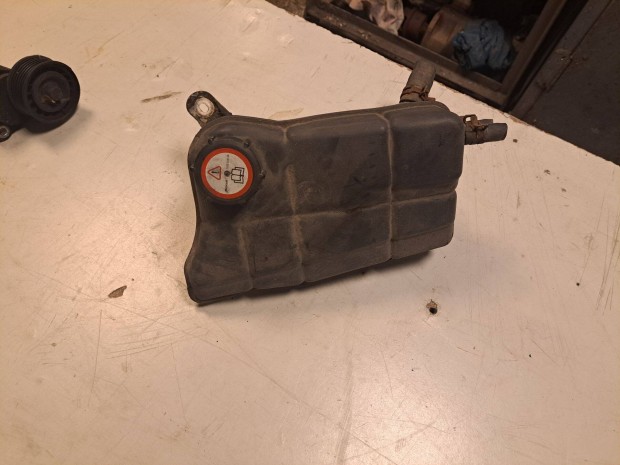 Elad Ford Mondeo Mk3 1.8 benzin kiegyenlt tartly vz tartly