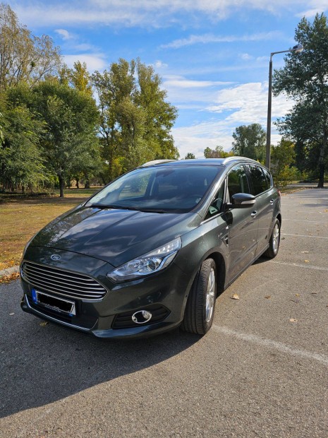 Eladó Ford S Max megkímélt állapotban