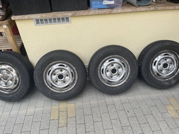 Elad Ford Transit 15"-os kerkgarnitra 195/70R15 C gumikkal.