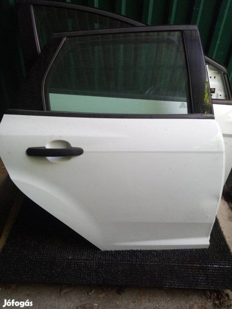 Eladó Ford focus MK3 kombi jobb hátsó ajtó olvasd el