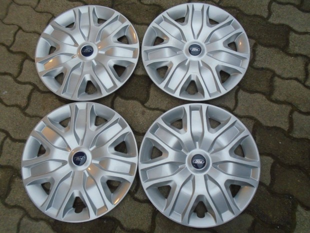 Elad� Ford gy�ri 17" d�szt�rcsa garnit�ra