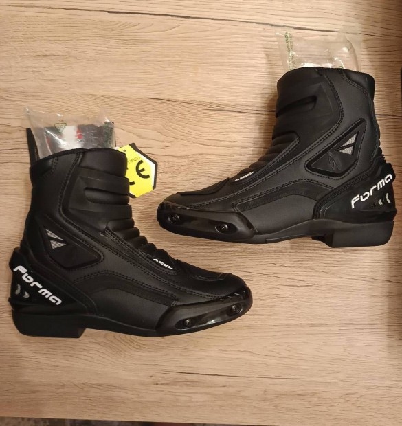 Elad� Forma Axel r�vidsz�r� motoros csizma 39-es
