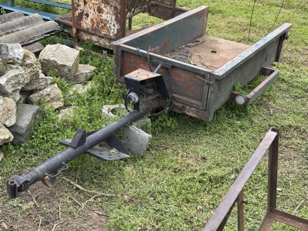 Eladó Fortschritt adapterrel szerelt kistraktor pótkocsi
