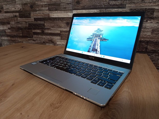 Eladó Fuji 6gen i5 laptop (8GB DDR4, SSD, érintő kijelző)