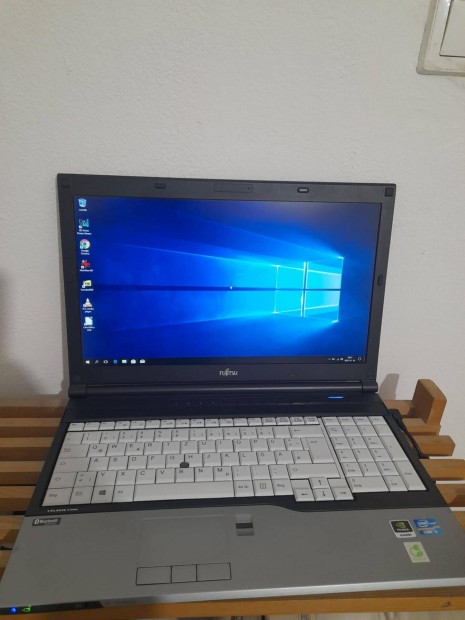 Elad Fujitsu Celsius H730 munkalloms dupla videkrtyval