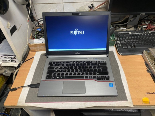 Elad Fujitsu Lifebook i7 - E744-es Lapos !!