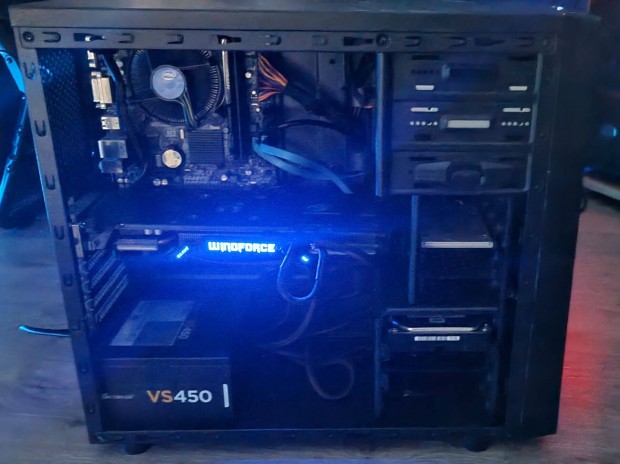 Elad Gaming PC + monitor