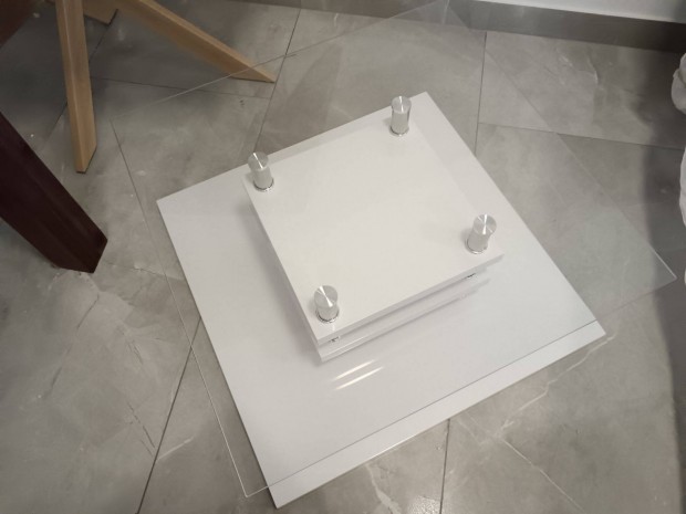 Eladó Gaw Üveg Kisasztal 80x80