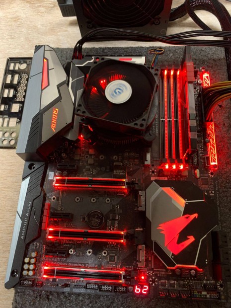 Elad Gigabyte Z370 Aorus gaming 7 lap s 8.gen proci