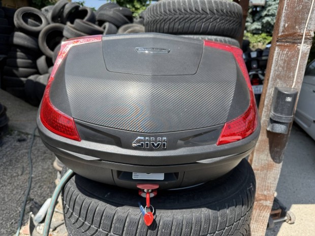 Eladó Givi Blade beépített féklámpás doboz tartóval motorra