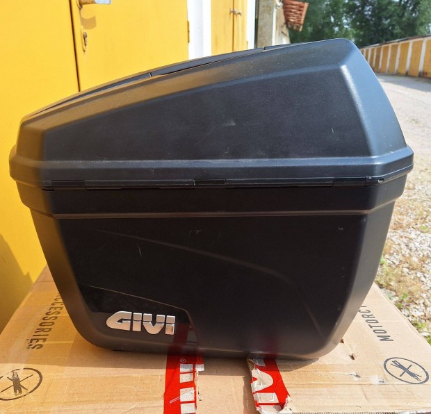 Eladó Givi oldaldobozok