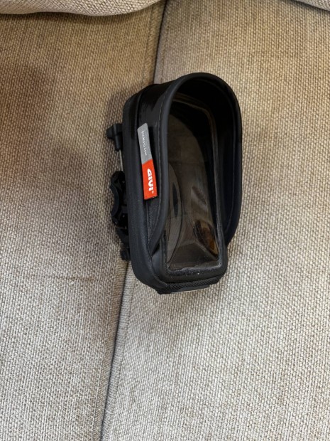 Eladó Givi telefontartó