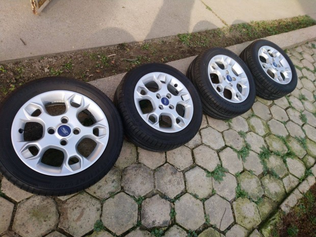 Elad Goodyear 195/55R15 hasznlt nyri gumi felnistl Ford Fiesta