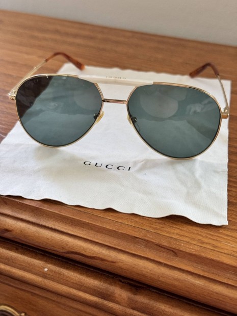Eladó Gucci napszemüveg újszerű állapotban!
