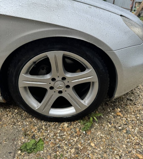 Eladó Gyári 18" Mercedes felni garnitúra! Szép állapotban.