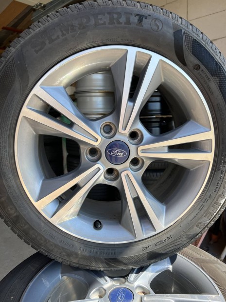 Eladó Gyári Ford alufelni nyári gumikkal!