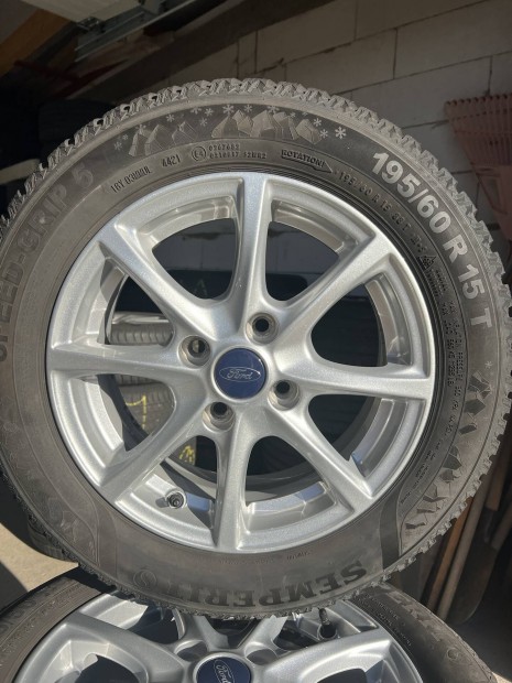 Elad Gyri Ford alufelni tli gumikkal!