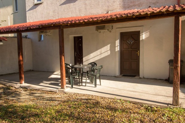 Elad� Gy�r-N�dorv�rosban 56m2-es, kett�osztott lak�s