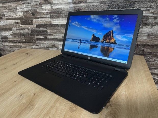 Elad HP AMD A8 laptop (8GB Ram, 500GB HDD, 17.3")