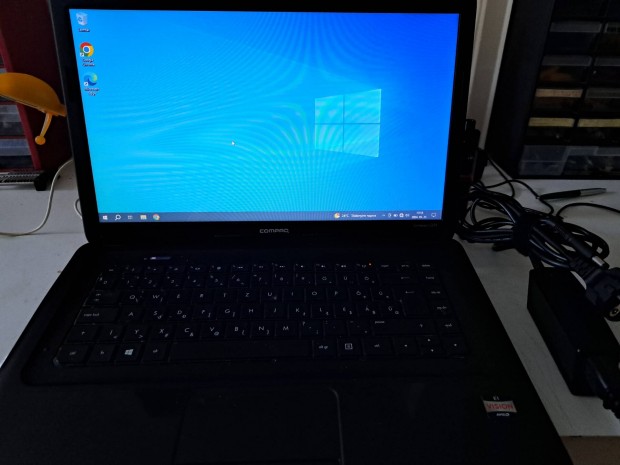 Elad HP Compaq laptop