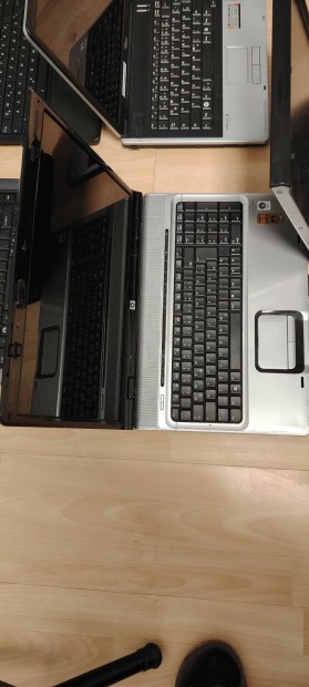 Elad HP laptop ingyen futrral 