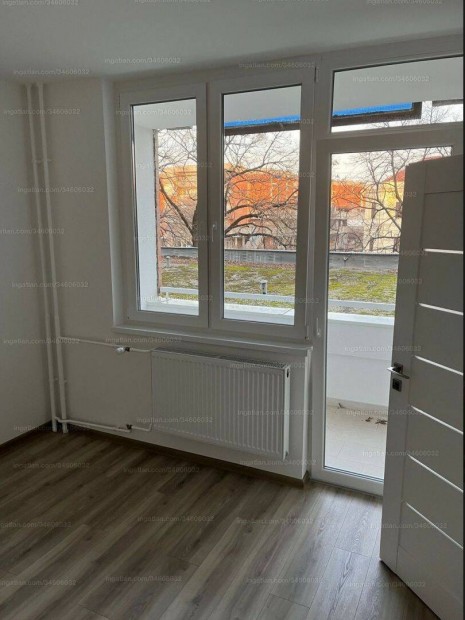 Eladó Hajdúnánás szívében egy felújított, erkélyes álomotthon!