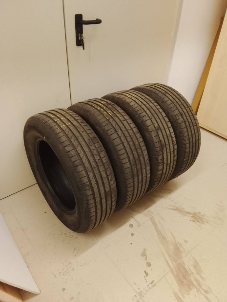 Elad� Hankook Ventus Prime4 ny�rigumi garnit�ra 215/65 R17 99H