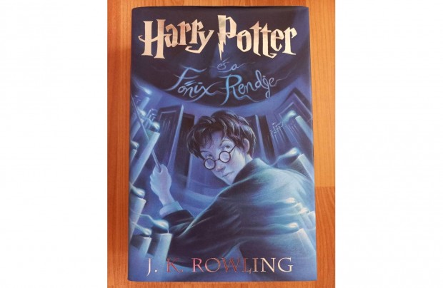Elad Harry Potter s a Fnix Rendje c. knyv, szerzje J. K. Rowling
