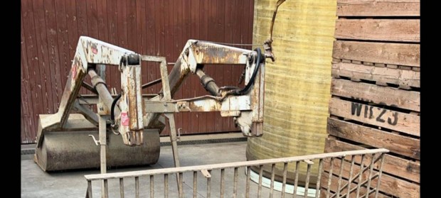 Elad� Hauer t�pus� homlokrakod�