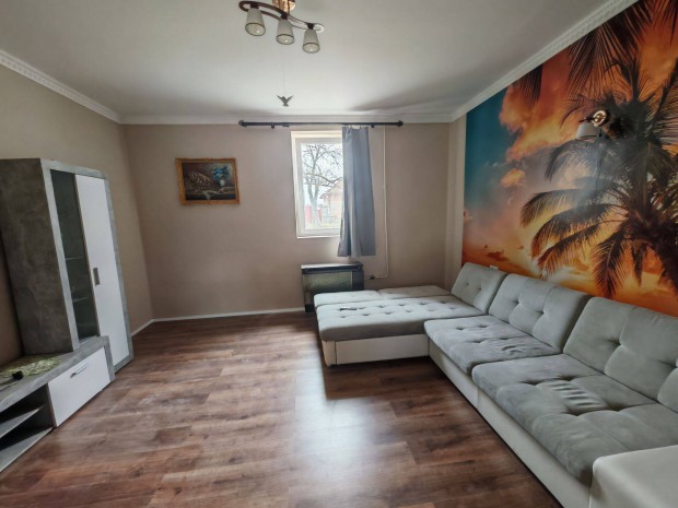 Elad� H�z Battonya