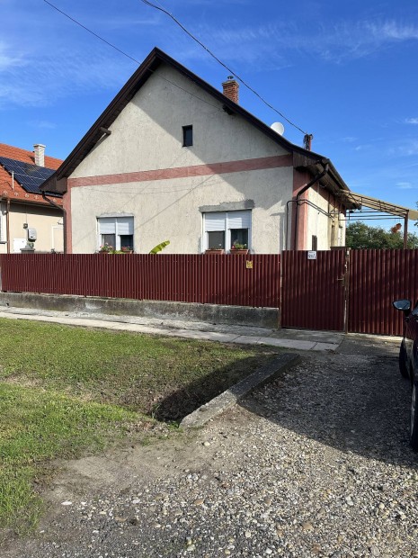 Elad� H�z B�k�s v�rmegy�ben K�r�slad�nyban