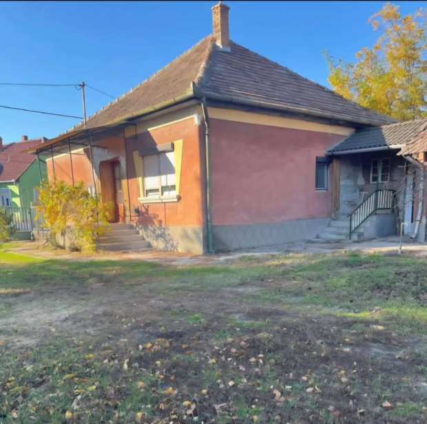 Elad� H�z Beseny�telek